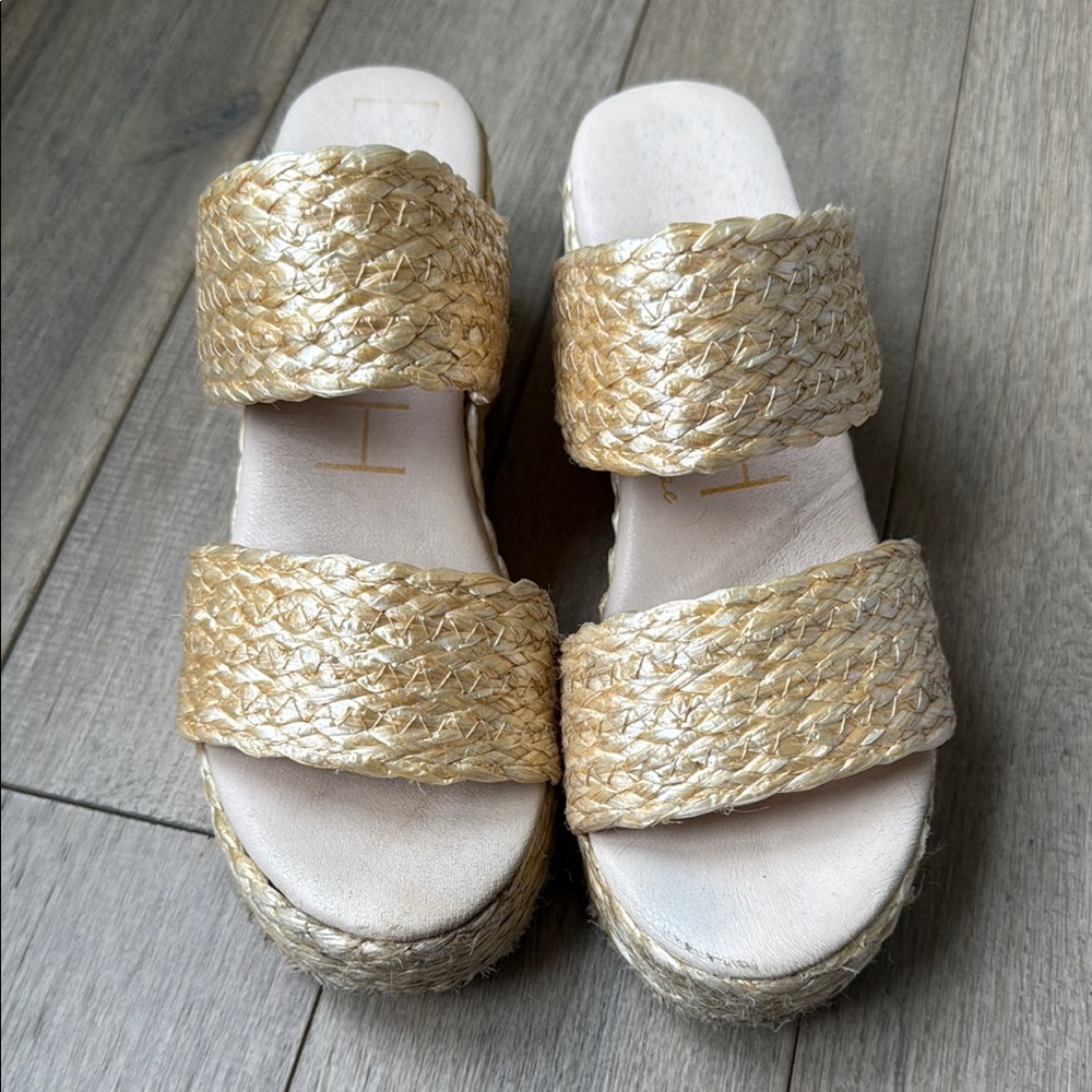 Beach by Matisse Women's Gold Raffia Woven Ocean Avenue Platform Sandals ⭐️